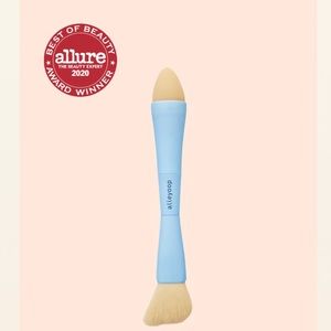 4-in-1 Multitasker Makeup Brush ✨✨